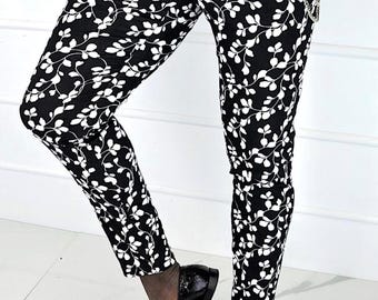 Pantaloni eleganti da uomo slim fit a fiori: misto poliestere e rayon bianco e nero