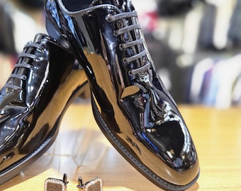 Zapatos de vestir de charol negro: mocasines para boda de hombre