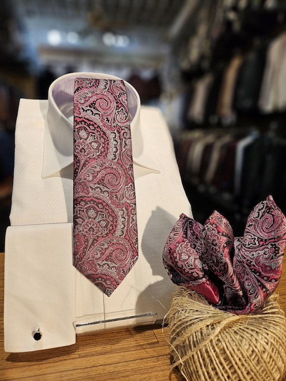 バーガンディペイズリーネクタイセット：テクスチャードネクタイと