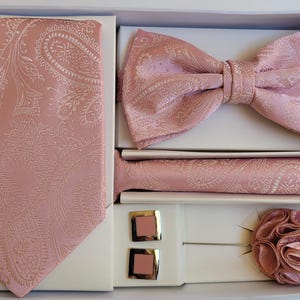 Men&#39;s Blush Paisley Formal Accessories Gift Box: Necktie, Bow Tie, and More