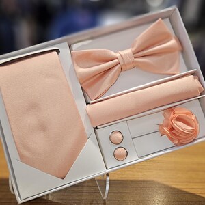 Men&#39;s Peach Formal Accessories Gift Box: Necktie, Bow Tie, Cufflinks