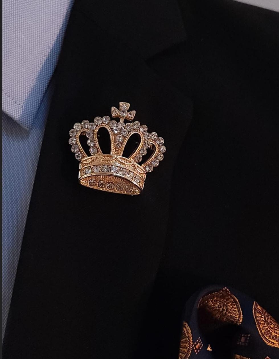 Brosche Anstecknadel - Gold Krone (formelle Accessoires für Hochzeiten, Abschlussball, Gala oder jeden Tag)