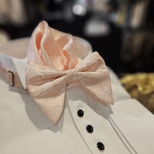 Men&#39;s Long ( Peach ) color Paisley Satin Bow Tie and Hanky Set