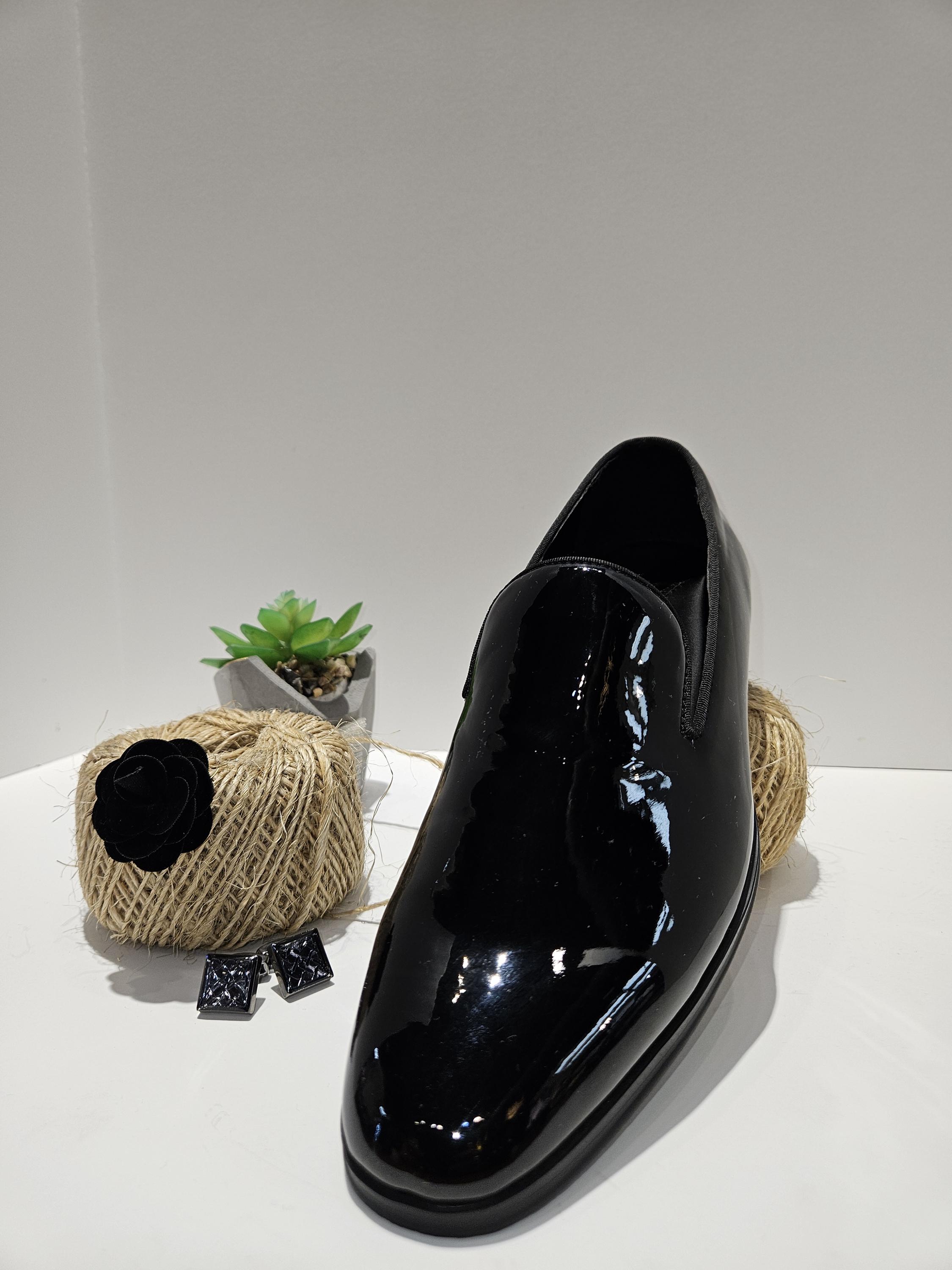 Vintage 90\'s Falcon Black patent shiny leather penny slip on loafers dress shoes Calum Black Leather Penny Loafers main image 3