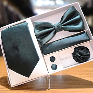 Hunter Green Men&#39;s Formal Accessories Set: Necktie, Bow Tie, Cufflinks
