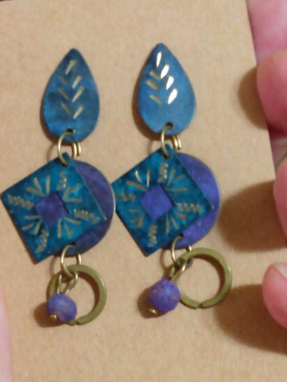 Layered etched brass post dangle earrings - image 3