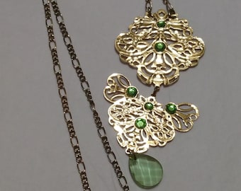 Collier et boucles d'oreilles percées en filigrane d'or Avon vintage : parure de cristal vert