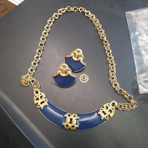 1988 Avon Royal Crescent Blue Bib Cloisonne-ketting en waaiervormige oorbellen