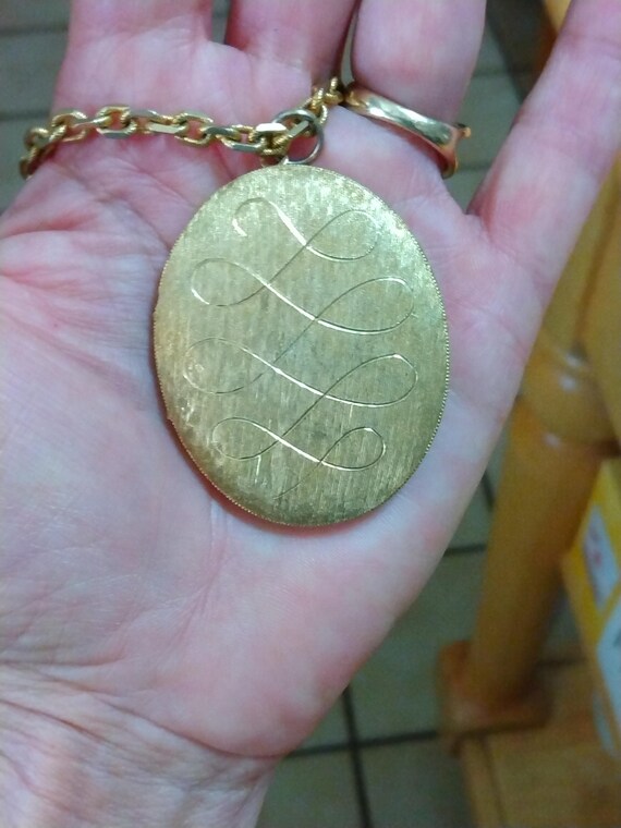 Large gold picture locket with 24 inch gold chain - Gem