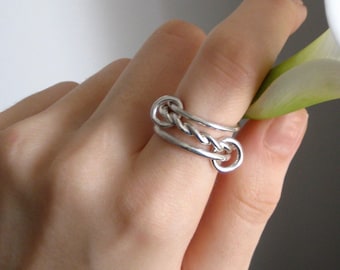 Trinity Ring Silver – 3 Band Interlocking Ring – Minimalist Stacking Ring – Handmade 925 Silver Fidget Ring – Triple Band Ring