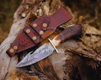 Damascus Gut Hook Skinner Knife with Deer Horn Handle & Leather Sheath – Custom Handmade Hunting Knife