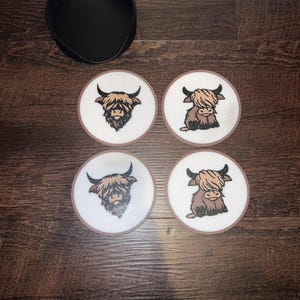 Highland Cow Coaster Set – 4 Adorable Coasters with Holder | PLA Plastic | Cute Cow Drink Coasters | Farmhouse Gift for Cow Lovers