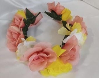 Rosa, vit och gul handgjord konstblomskrona
