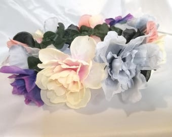 Handgjord flerfärgad konstblomskrona