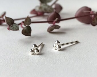 Tiny dots studs, Tiny dots earrings, recycled silver, minimalist earrings piercing, second hole, Tiny  silver dots studs earrings