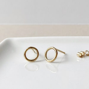 Gold circles earrings, 14k gold filled round studs earrings, empty circle, hollow circle earrings, round studs, gold ring, small hoop