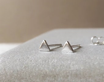 Tiny triangle studs, Silver triangles studs, Tiny triangle  earrings, second hole piercing, helix triangle earrings, geometric studs