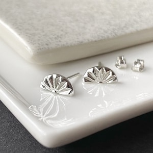Boucles d'oreilles couché de soleil - studs soleil en argent sterling - petit soleil argent - helix - boucle cartilage - boho - bohémien -