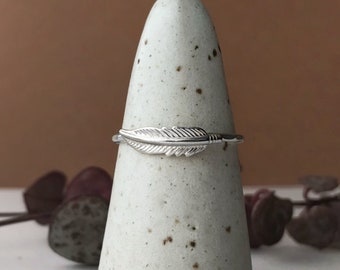 Feather ring, Sterling silver feather ring, silver feather, 925 silv, feather jewelry - bohemian jewelry, boho chic  stacking ring