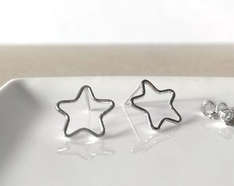 Silver star stud earrings, empty silver star, hollow star, thin and dainty stud earrings, minimalist, modern silver earring, geometric
