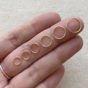 Anneaux dormeuses gold filled 14k, anneaux sans fin confortables et minces, résiste au ternissement, perçage 2e trou continu délicat,
