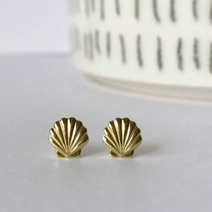 Solid gold seashell earrings, 14k gold shell studs earrings, seashell studs, gold earring, nautical, summer tiny studs, everyday wear