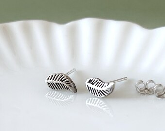 Leaf stud earrings, sterling silver tiny leaves, delicate and tiny studs, plant lover, nature studs earrings, 925 silver everyday earrings