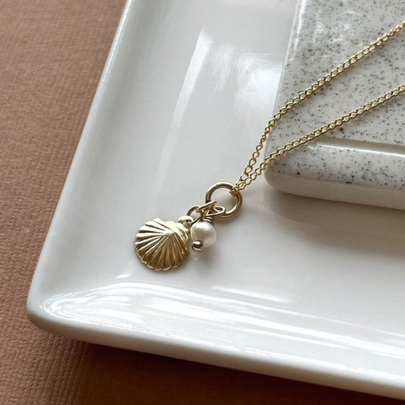Dainty shell necklace new arrivals