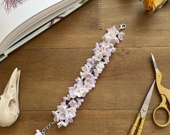 Lilac Flower Bracelet – Handmade Botanical Charm Bracelet, Romantic Spring Jewelry, Gift for Her, Soft Pastel Floral Accessory