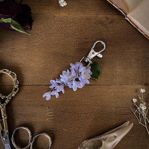 Lilac Flower Bag Charm – Handmade Polymer Clay Floral Keychain, Lavender Purse Accessory, Cottagecore Aesthetic Gift Nature-Inspired Jewelry