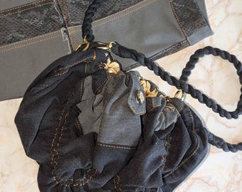 Porte-monnaie BIJOU double face en denim noir recyclé et satin doré avec structure élastique