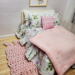 Miniatur Puppenhaus Bettwäsche Floral Bett Set 1:12 Maßstab Rüschen Bettrock