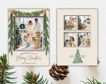 Puede incluir: Tarjeta de Navidad con foto familiar dentro de un marco decorativo, adornada con vegetación y el texto "Wishing You a Merry Christmas." La parte posterior presenta fotos familiares y un dibujo de árbol de Navidad.