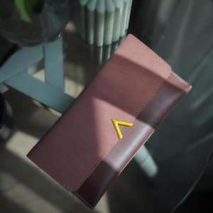 Handmade Minimalist Leather Wallet with Triangle Accent - Elegant Card and Cash Holder