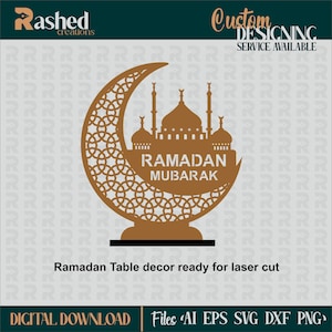 Könnte beinhalten: Braune Ramadan-Tischdekoration mit Mond-Design und Moschee-Silhouette. Der Text "RAMADAN MUBARAK" ist zu sehen. Das Design ist für den Laserschnitt vorbereitet.