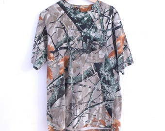 vintage 1990s y2k CAMOUFLAGE t-shirt short sleeve classic camo shirt -- size medium/large - FREE shipping U.S.A