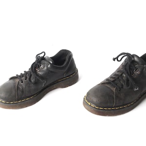 Bottes de travail de combat vintage Dr. Martens des années 90 grunge pour hommes en cuir effet vieilli noir--taille 10 États-Unis pour hommes