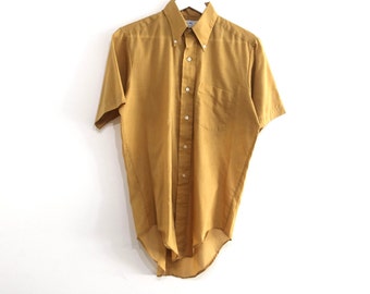 vintage MID-century YELLOW burnt deep yellow MEN'S button down short sleeve 1950s 60s shirt -- size medium
