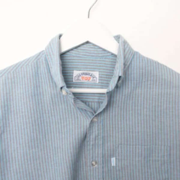 vintage OXFORD blue light striped colored LEVI's brand oxford chambray style button up down vintage 1990s men's shirt -- men's size small