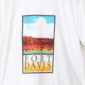 vintage white FORT DAVIS, Texas t-shirt top men's size medium WEST Texas vintage medium t-shirt top image 2