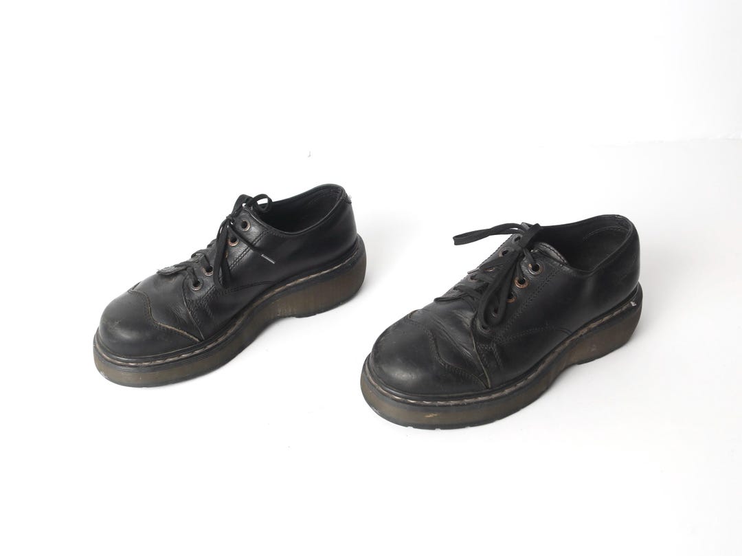 Dr martens low cut hot sale