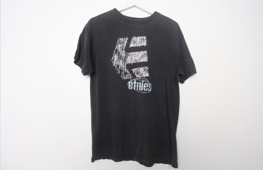 Vintage Black FADED Y2k 90s ETNIES Skater Grunge T-shirt Size Medium 