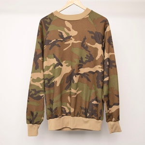 camo crop top moletom com capuz