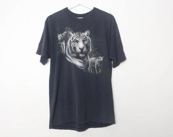 vintage "Eye On Survival" wildlife planet t-shirt mid 90s wildlife t-shirt - Size Extra Large