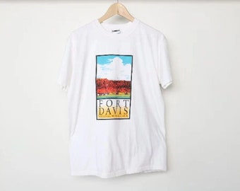 vintage white FORT DAVIS, Texas t-shirt top men's size medium WEST Texas vintage medium t-shirt top