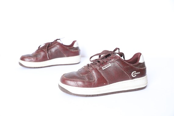 maroon tennis shoes mens