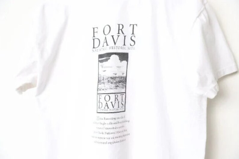 vintage white FORT DAVIS, Texas t-shirt top men's size medium WEST Texas vintage medium t-shirt top image 5