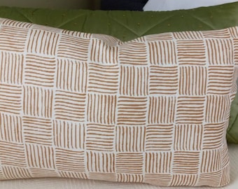 ALAN CAMPBELL Quadrille TEXTURA Caramel on Tint Funda de almohada de lino geométrica