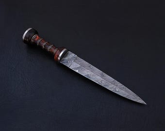 Aangepaste handgemaakte damaststalen mes Romeinse gladiusdolk rozenhouten handvat cadeau voor zijn/haar verjaardag, jubileum, kerst gelegenheid.