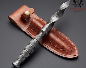 Gepersonaliseerde 10" inch aangepaste gesmeed Hunter Damascus staal Tri Dagger handgesmeed gedraaid patroon Kris Dagger W lederen omslag